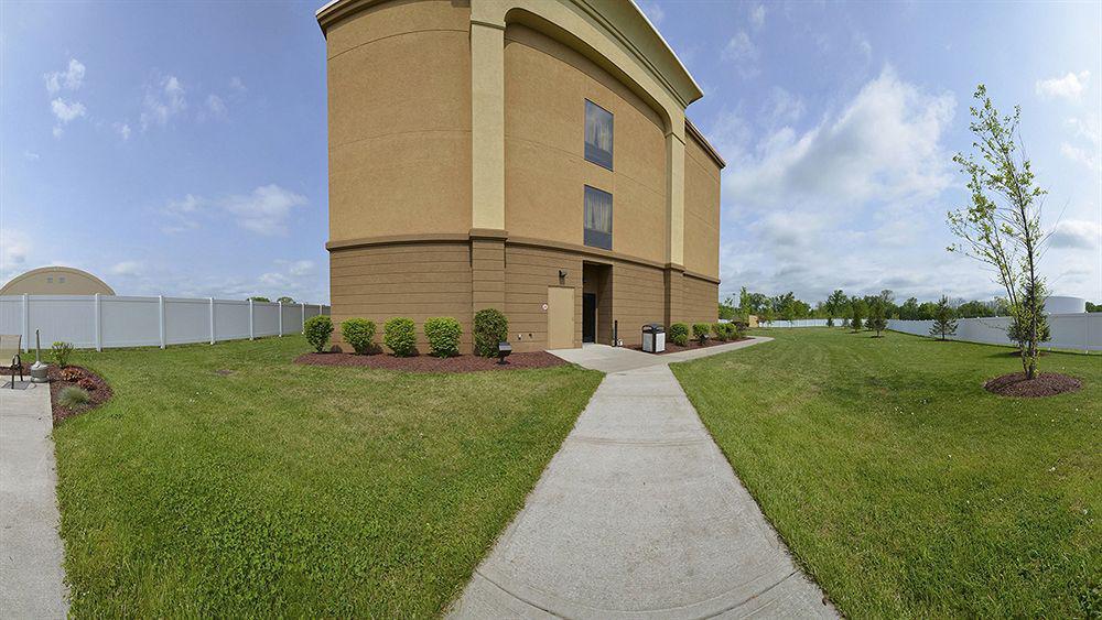 Hampton Inn Utica Exterior foto