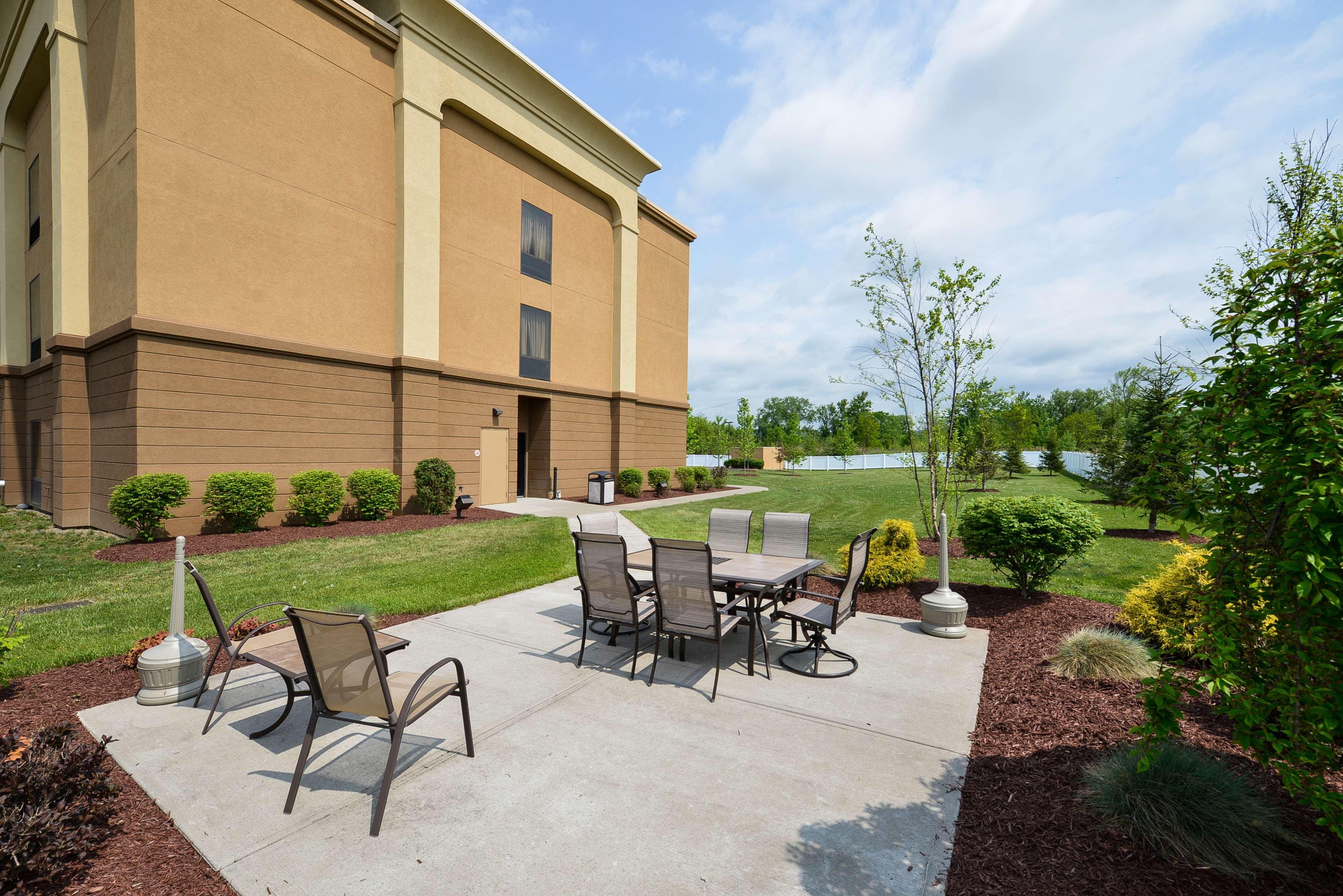 Hampton Inn Utica Exterior foto