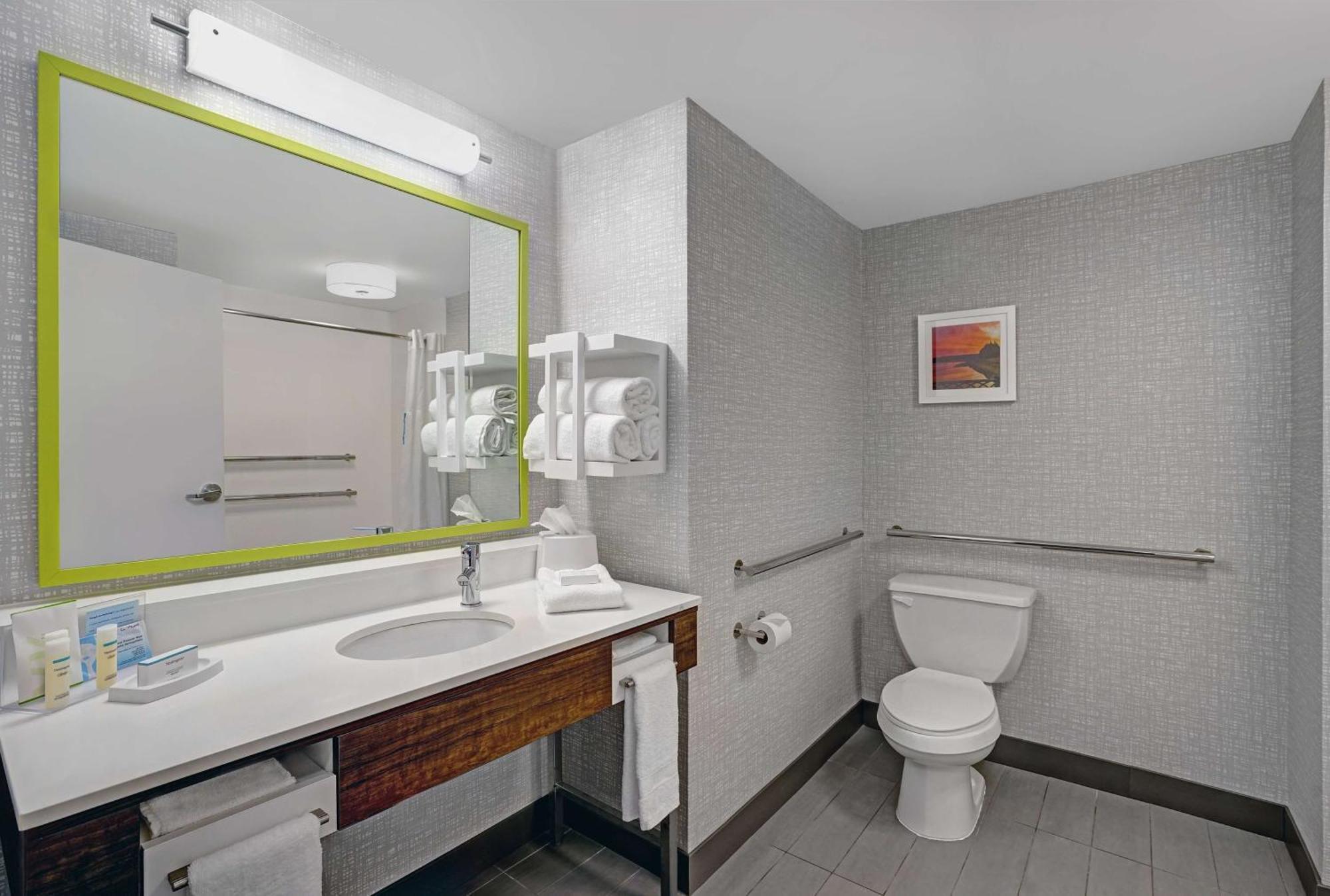 Hampton Inn Utica Exterior foto
