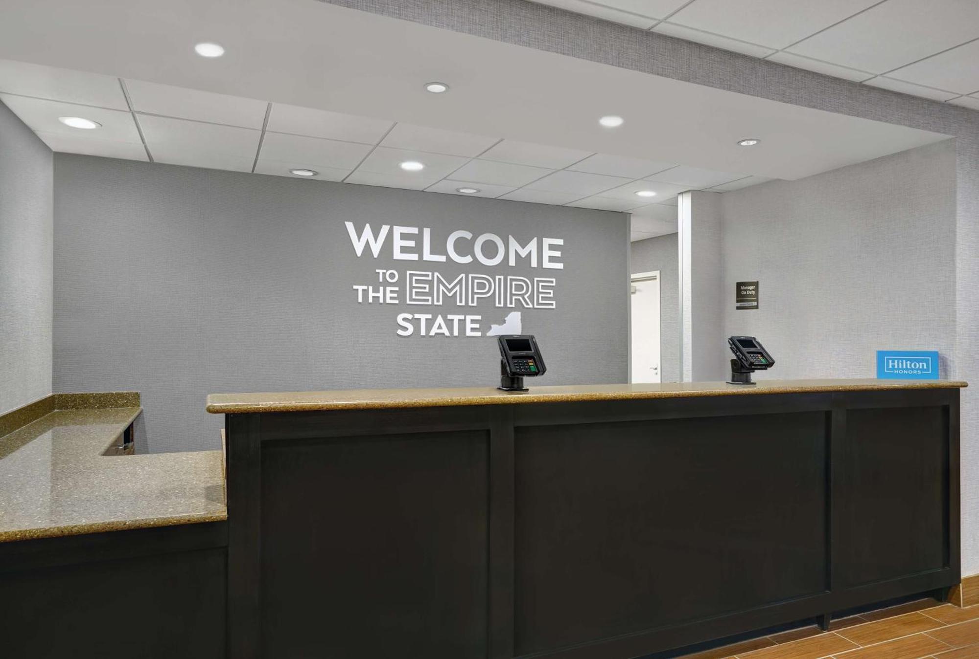 Hampton Inn Utica Exterior foto