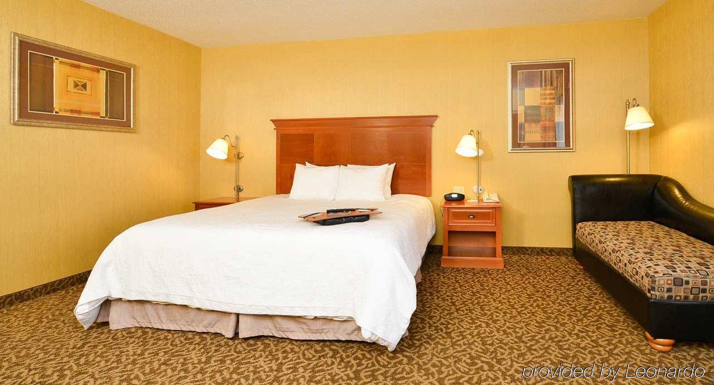 Hampton Inn Utica Exterior foto