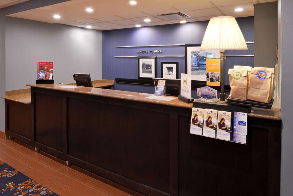 Hampton Inn Utica Interior foto