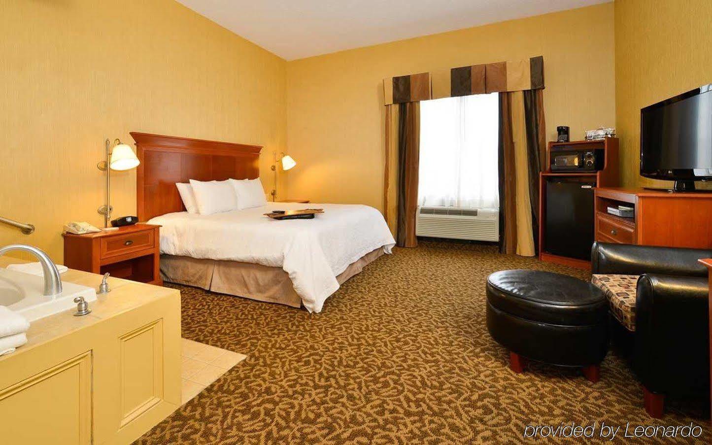 Hampton Inn Utica Exterior foto
